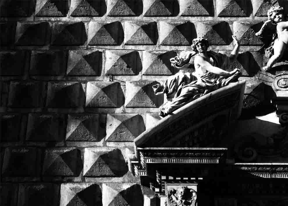 Napoli un fantasma in ogni vicolo